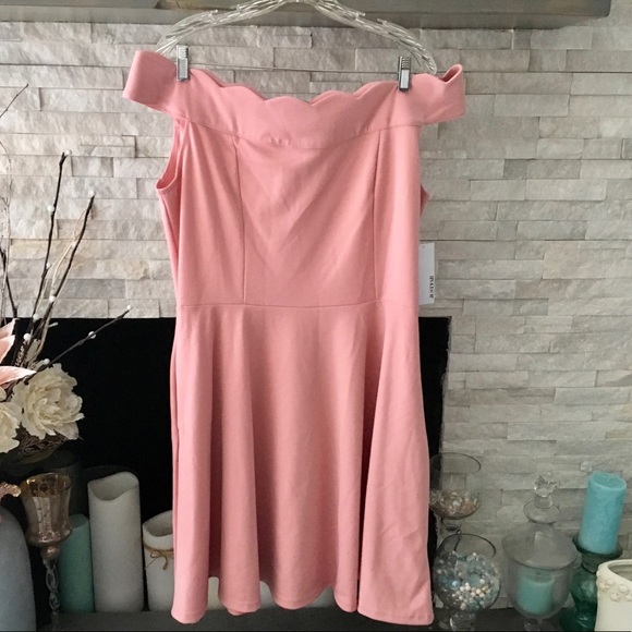🌷HOST PICK 11/18🌷OFF-THE-SHOULDER DRESS SIZE XXL - Picture 4 of 8